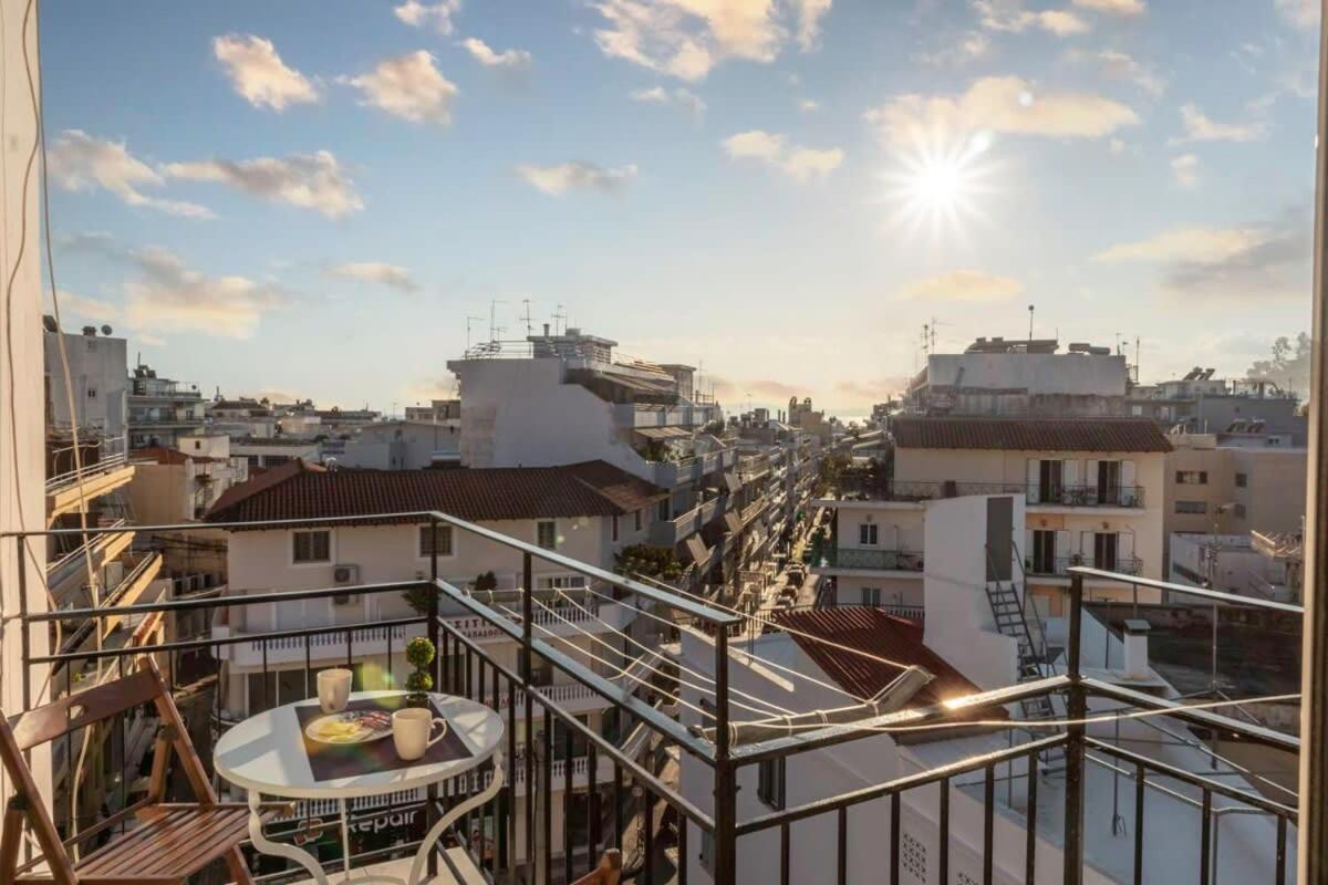 شقة Comfy Central Square Gem With Balcony كالاماتا المظهر الخارجي الصورة