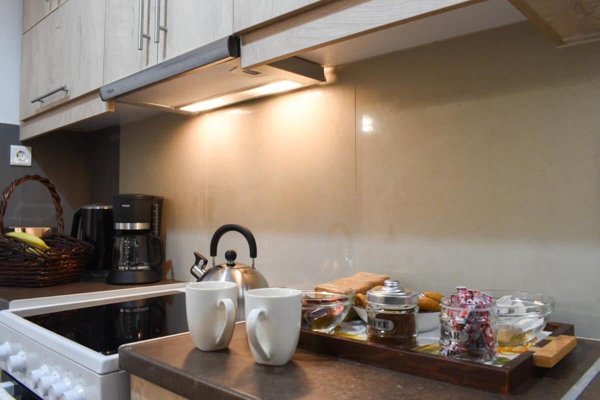 شقة Comfy Central Square Gem With Balcony كالاماتا المظهر الخارجي الصورة