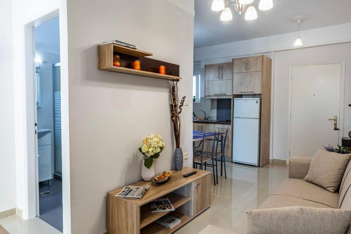 شقة Comfy Central Square Gem With Balcony كالاماتا المظهر الخارجي الصورة